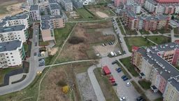 Jaki czas temu do Ratusza zgłosił się też inwestor, który – powołując się na ustawę „lex deweloper” – chce postawić na os. Botanik dwa bloki w miejscu rezerwowanym na zieleń