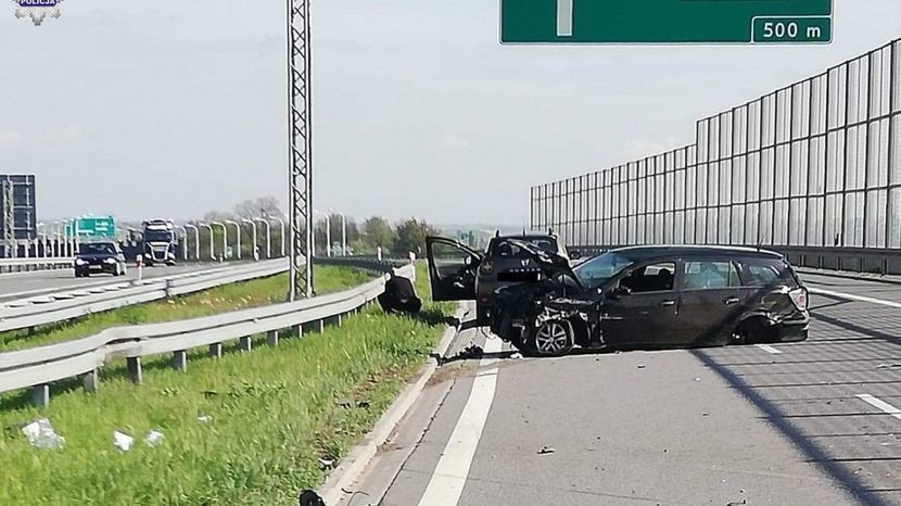 Wypadek na drodze ekspresowej S12 w rejonie Świdnika. Niestety, w wyniku obrażeń pasażer samochodu zmarł w szpitalu