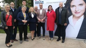 Radni związani z PO murem za Joanną Muchą