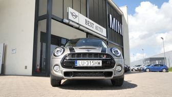 Emocje wpisane w standard Mini. Jak wypada Mini Cooper S na lubelskich drogach? [wideo]