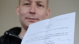 – Treść przeprosin to jest dokładnie to, co zasądził sąd w klauzuli wykonalności – mówi pan Piotr. – Nie ma ani jednego słowa więcej