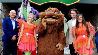 Cezary Bożemski i Przemysław Chabior, szefowie puławskiej spółki Fun Park (właściciele Magicznych Ogrodów) w otoczeniu postaci z krainy Zorana i Araga   