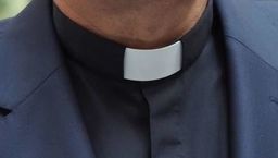 17-latka z powiatu chełmskiego popełniła samobójstwo tuż po śmierci księdza ze swojej parafii. Ojciec dziewczyny przyznaje, że nastolatka kochała księdza, ale nie tak "jak ludzie sobie myślą"