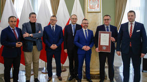 Wojewoda rozdał medale za walkę z LGBT