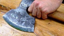 Lublin: Złapał za siekierę i uderzył nią kobietę. Pokłócili się o piwo