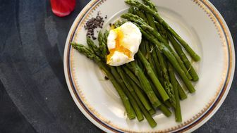 Pomysły na majowe szparagi. Jak kupować i gotować, najciekawsze przepisy