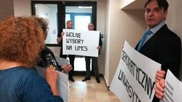 Pikieta pracowników naukowych w rektoracie UMCS
