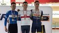 Daniel Staniszewski ze złotym medalem na szyi za triumf w Omnium