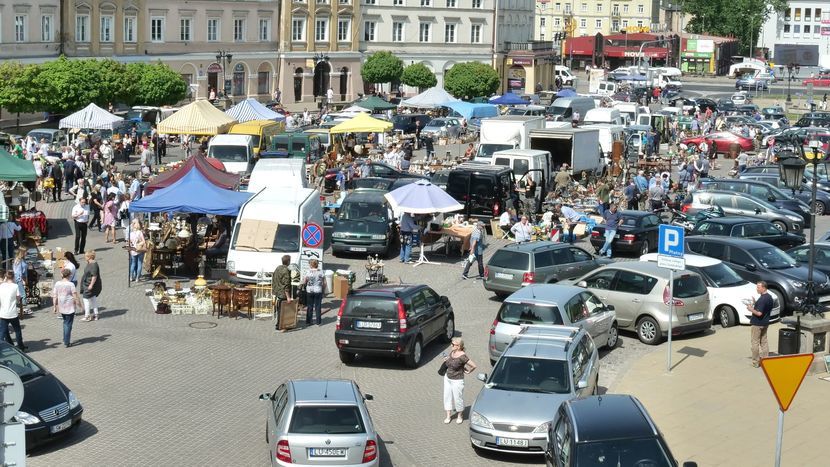 Giełda staroci organizowana co miesiąc na pl. Zamkowym nie rozszerzy się na pobliskie Błonia<br />
