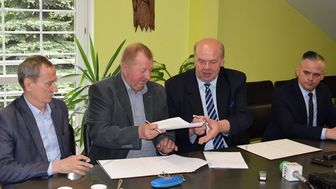 Podpisanie umowy na roboty 
