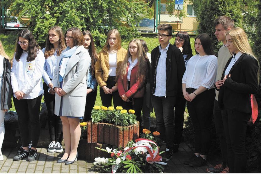 W miejscach upamiętniających ofiary Stalagu 319 złożono kwiaty