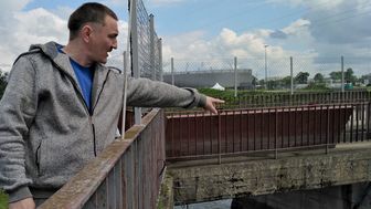 - Odpływy są pozamykane i deszczówka nie spływa do rzeki – mówi Andrzej Pelczar