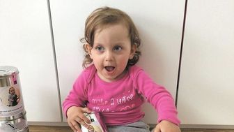 Wiktoria jest radosną dziewczynką