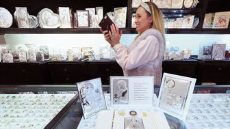 Pamiątki religijne kupuje aż 27 proc. Polaków. Zwykle jest to dodatek do innego, droższego prezentu
