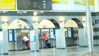 Kolejarze muszą teraz pospiesznie ułożyć nowe tabele odjazdów na lato
