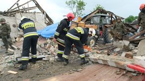 Krajobraz po kataklizmie w Stasinie. "Dach z domu leży gdzieś na polu"