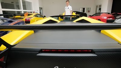 "Poszliśmy pod prąd szukając niszy". Ta nisza to marki takie jak Lamborghini, Ferrari, Maserati, Aston Martin, Bentley, McLaren
