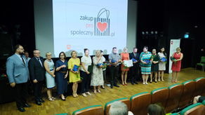 We wtorek w Centrum Spotkania Kultur w Lublinie osiem nowych podmiotów odebrało certyfikaty Znak "Zakup Prospołeczny" przyznawane przez Regionalny Ośrodek Polityki Społecznej w Lublinie. Są wśród nich m.in. spółdzielnie, fundacje,