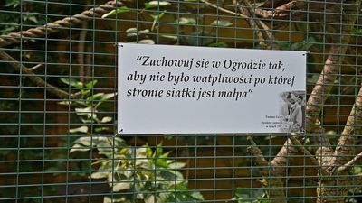 Ta tabliczka w ZOO w Zamościu ma dawać do myślenia. Internauci zachwyceni