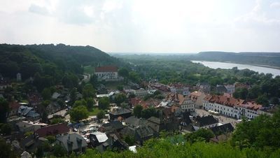 Ile alkoholu sprzedano? Ilu jest mieszkańców? Ile wydano? Raport o gminie Kazimierz Dolny