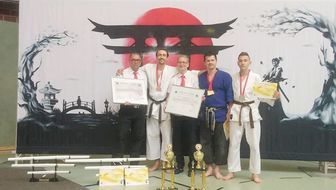 Daniel Iwanek (drugi z prawej) wraz ze swoimi uczniami podczas mistrzostw świata w Stendal