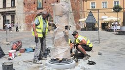 Dzisiaj mają odsłonić studnię przed Bramą Krakowską