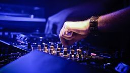 Policjant uderzył DJ-a podczas imprezy nad Zalewem Zemborzyckim?