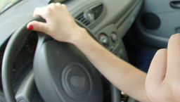 Kobieta wyjeżdżała samochodem z garażu. Nagle usłyszała krzyk dziecka