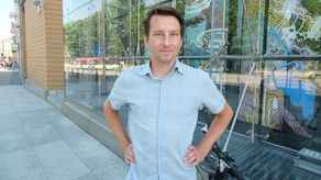 - Ludzie tam żyją po kilka lat, to właśnie dla nich organizujemy pomoc – tłumaczy Michał Wolny, tu w roli wolontariusza Fundacji The Hope Project Polska