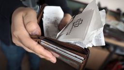 Złodziej grasował w przychodniach w Lublinie. Właściciele portfeli nie utrudniali mu zadania