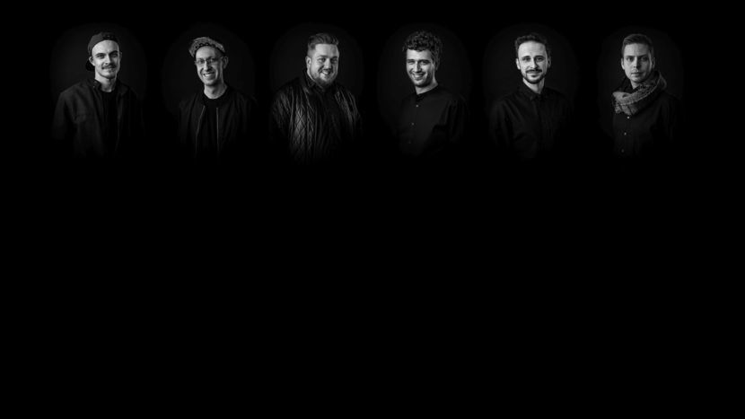 Od lewej: Adam Lato, Witold „V-Tech” Walencik, Mateusz „Fat Matthew” Jaroszewski, Hubert „Jahdeck” Pyrgies, Bartłomiej „Czekol” Grzechnik” i Staszek Leszczyński<br />
