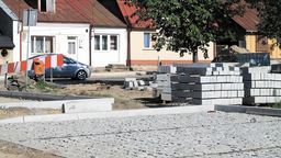 Cierpliwość mieszkańców do ślamazarnych prac przy przebudowie ul. Rynek i Żyrzyńskiej powoli się kończy
