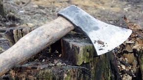 3-latek bawił się siekierą, nie skończyło się to dobrze. Wujkowi grozi więzienie