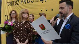 Małgorzata Nikolska odbiera nagrodę 