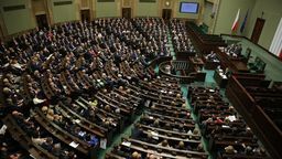 Wybory parlamentarne 2019. PiS szuka "lokomotyw", opozycja prowadzi rozmowy