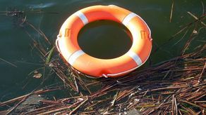 Tabliczka z ostrzeżeniem zamiast ratownika. Sezon się nie zaczął a już sześć osób utonęło