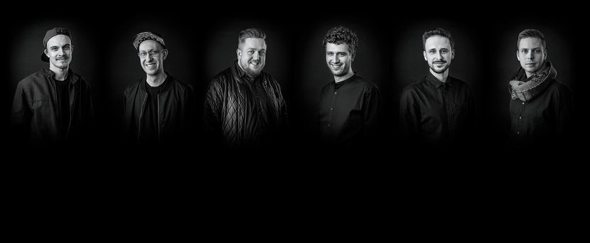 Od lewej: Adam Lato, Witold „V-Tech” Walencik, Mateusz „Fat Matthew” Jaroszewski, Hubert „Jahdeck” Pyrgies, Bartłomiej „Czekol” Grzechnik” i Staszek Leszczyński