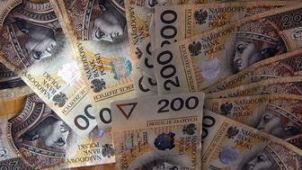 Zdaniem zarządu spółki, krytyka jest nieuprawniona, bo firma przeznacza na cele społeczno-sponsoringowe 18 mln zł