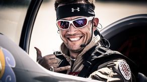 Artur Kielak

Wielokrotny reprezentant Polski na Mistrzostwach Świata i Europy w akrobacji samolotowej, były mistrz Polski w akrobacji samolotowej advanced, wicecmistrz świata igrzysk lotniczych w Dubaju w kategorii unlimited. Kielak od lat jest najwyżej sklasyfikowanym polskim pilotem akrobacyjnym na mistrzostwach świata i Europy w kategorii unilimited. Jest także m.in. współtwórcą pierwszego zespołu akrobacyjnego na świecie - duetu Xtreme Sky Force - który składa się z samolotu akrobacyjnego i bojowego samolotu myśliwskiego MIG-29