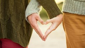 Miłość i przyjaźń - to jest najważniejsze ponad połowy (52 proc.) pytanych nastolatków
