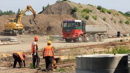 Prace na budowie linii kolejowej Lublin - Warszawa wznowione. Na pociągi poczekamy do jesieni [zdjęcia]