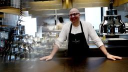 Piotr Skwarek, szef Kuchni Otwartej: Najbardziej lubię dobre sery solo. Na początek lata polecam makaron z cukinią, ricottą, zielonym groszkiem i dobrą oliwą. Zamiast parmezanu sypiemy starty Bursztyn
