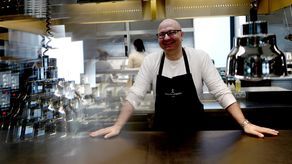 Piotr Skwarek, szef Kuchni Otwartej: Najbardziej lubię dobre sery solo. Na początek lata polecam makaron z cukinią, ricottą, zielonym groszkiem i dobrą oliwą. Zamiast parmezanu sypiemy starty Bursztyn
