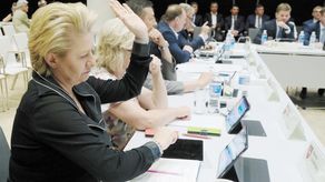 Radna Bożena Lisowska z Koalicji Obywatelskiej wytknęła, że w raporcie zabrakło m.in. informacji dotyczących próśb mieszkańców dotyczących powstania wojewódzkiego budżetu obywatelskiego