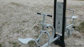 Siłownia na jeziorem