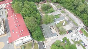 Rozbudowa szpitala przy ul. Staszica. Mieli wyciąć 157 drzew, konserwator ocalił 49 z nich