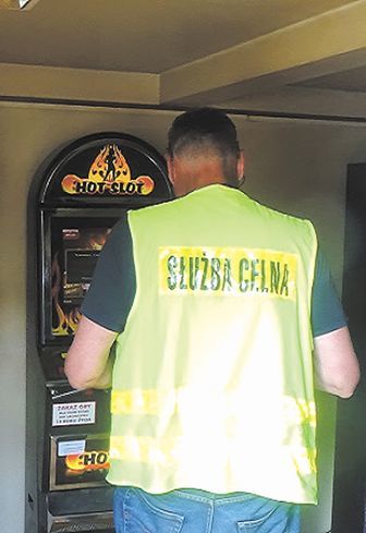 Organizatorowi nielegalnych gier, ale także właścicielowi lokalu, grozi kara administracyjna – 100 tysięcy złotych od każdego nielegalnego automatu
