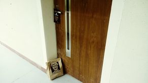 Pan Bochen dostarcza zamówione pieczywo między 2 a 6 rano