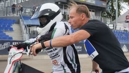 Maciej Kuciapa (z prawej) i jeden z adeptów szkółki żużlowej Speed Car Motoru Lublin