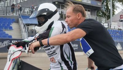 Maciej Kuciapa (z prawej) i jeden z adeptów szkółki żużlowej Speed Car Motoru Lublin